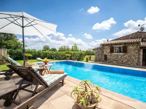 Beautiful stone house with a private swimming pool and a large garden - Image 4