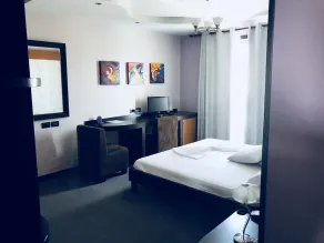 Icon Hotel - Image 4