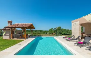 Stunning Home in Orihi With Outdoor Swimming Pool, Wifi and 3 Bedrooms - Image 3