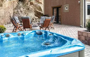 Beautiful Home in Mandal With 8 Bedrooms, Jacuzzi and Wifi - Image 3