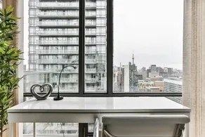 Bright Sub-penthouse on Bay St, Downtown Toronto - Image 5
