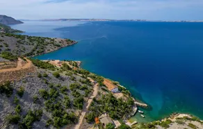 Beautiful Home in Jablanac With 4 Bedrooms and Wifi - Image 3