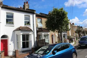 4 Bedroom House With Large Garden - Image 3