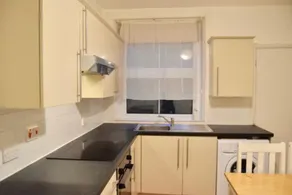 1 Bedroom Apartment in Walworth - Image 3