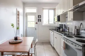 Artsy 3BR in Monkland Village by Host Kick - Image 4