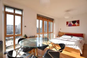 Spacious Studio Apartment in the Heart of the City - Image 3