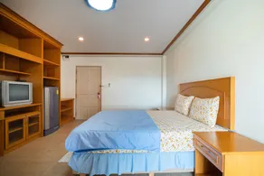 Preechana Golden Place Serviced Apartment - Image 2