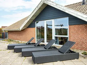 Cosy Holiday Home in Henne With Swimming Pool - Image 3