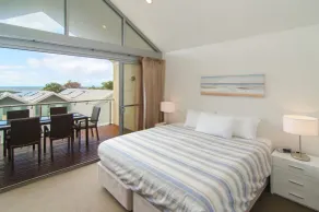 16 Seine Bay Apartment - Image 2
