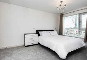 Luxurious Gunwharf Quays Sunset Views - Image 2