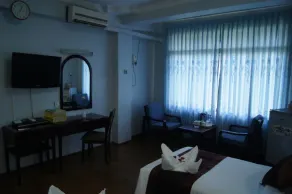 Summer Palace Hotel - Image 5