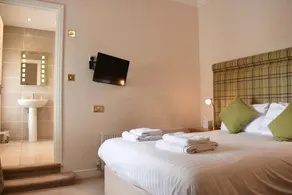The Lord Crewe Hotel - Image 5