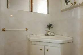 18 Burlington B&B - Image 5