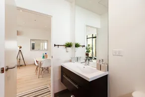 LENA, 2BDR Southbank Apartment - Image 3