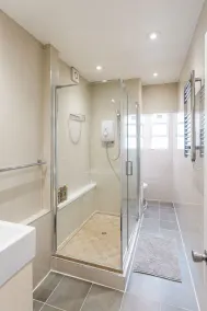 2 Bed Apartment Right on Trafalgar Square - Image 2