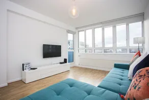 1 Bedroom Apartment With Balcony in Angel - Image 5