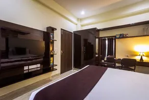 QUITE GOOD HOUSE - Image 2