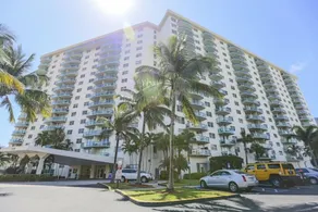 1 SPRING PROMO - Sunny Isles Seaview Condo, Walk to Beach, Amazing Amenities - Image 4