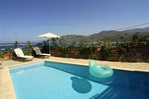 Villa avec piscine privée, jardin et terrasse | Vue sur l'eau - Image 4