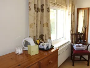 Laurels Guesthouse - Image 5