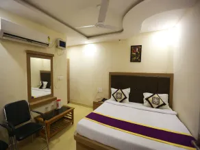 Hotel Comfort Zone by OYO Rooms - Image 2