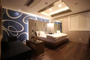 Khan Motel - Image 3