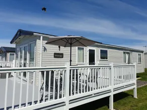 Charming 3-bed Caravan in Camber Food Rest - Image 5