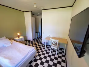 Green Door Hotel - Image 3