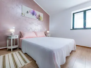 Villa for up to 6 persons with jacuzzi, private garden, WiFi, A/C - Image 2