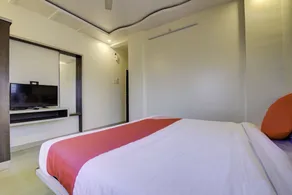 OYO 24125 Hotel Aakash - Image 2