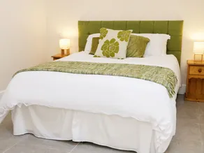 Middle Cottage - Image 2
