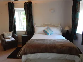Cardinals Folly Guest House - Image 3