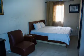 Cavitex Hotel & Suites - Image 4