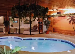 Sybaris Pool Suites Indianapolis - Image 3