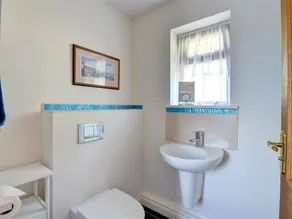 Comfortable, Bright Holiday Home With Private Garden in the South of Cornwall - Image 5