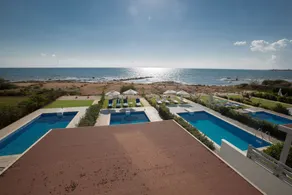 Celebrity Villa Oliver P 14 - Image 5