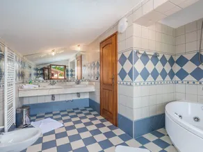 Rustically furnished villa with swimming pool and spacious yard near Labin - Image 2