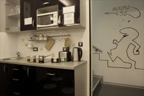 Hostel Chic - Image 2