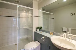 28 Southbank Apartments - Image 2