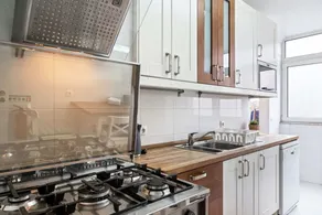 Large Contemporary Apartment with Three-Bedroom - Image 2
