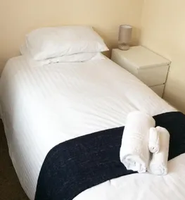 Poplar Grove Serviced Accommodation - Image 2