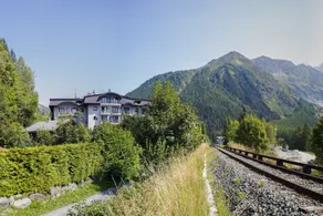 Le Cristal MB1 Mont-Blanc View, Pool, Private Sauna & Parking - Happy Rentals - Image 3