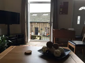 Inviting 2-bed House in Hebden Bridge Centre - Image 5