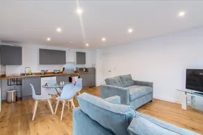 Stunning 2bed Flat in Bond House - Image 2