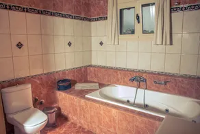 Beautiful Villa With Private Garden And Pool - Image 4