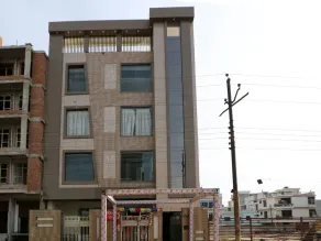 Royal Crown By OYO Rooms - Image 5