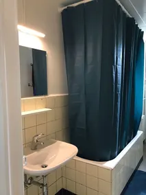 Chambre CHUV avec 1 salle de bain et 1 cuisine - Image 4