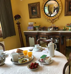 Lolas Bed And Breakfast - Image 5