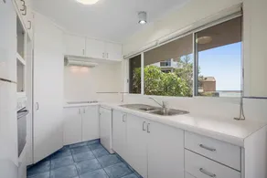 Kings Mariner Apt 7 - Image 4