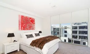 Bay Views Port Melbourne - Image 2
